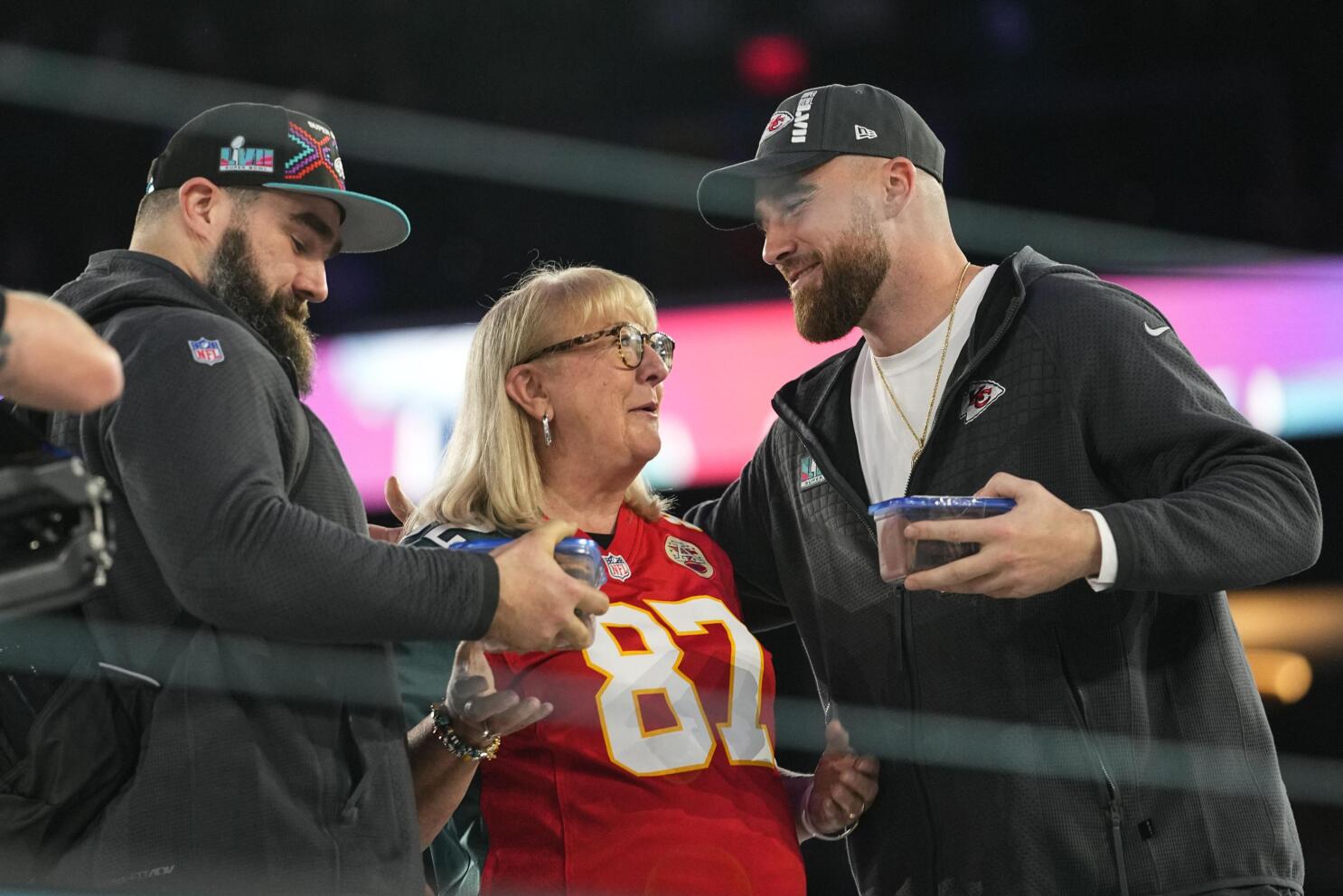 Exclusive : Donna Kelce always shows which of her children she loves the most Among Travis kelce and Jason kelce - fans discover her secret...