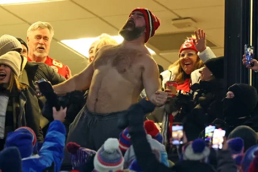 Shirtless Jason Kelce Loses His Mind Celebrating Travis Kelce Third Touchdown At Bills Game 3702