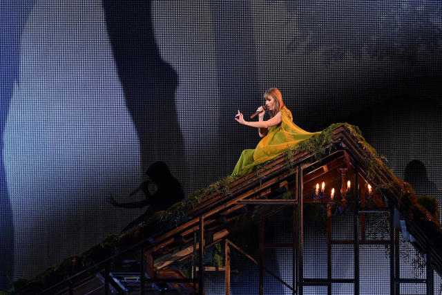 Breaking News: At the Tokyo Eras Tour concert, Taylor Swift stumbles down stairs and has another mishap...