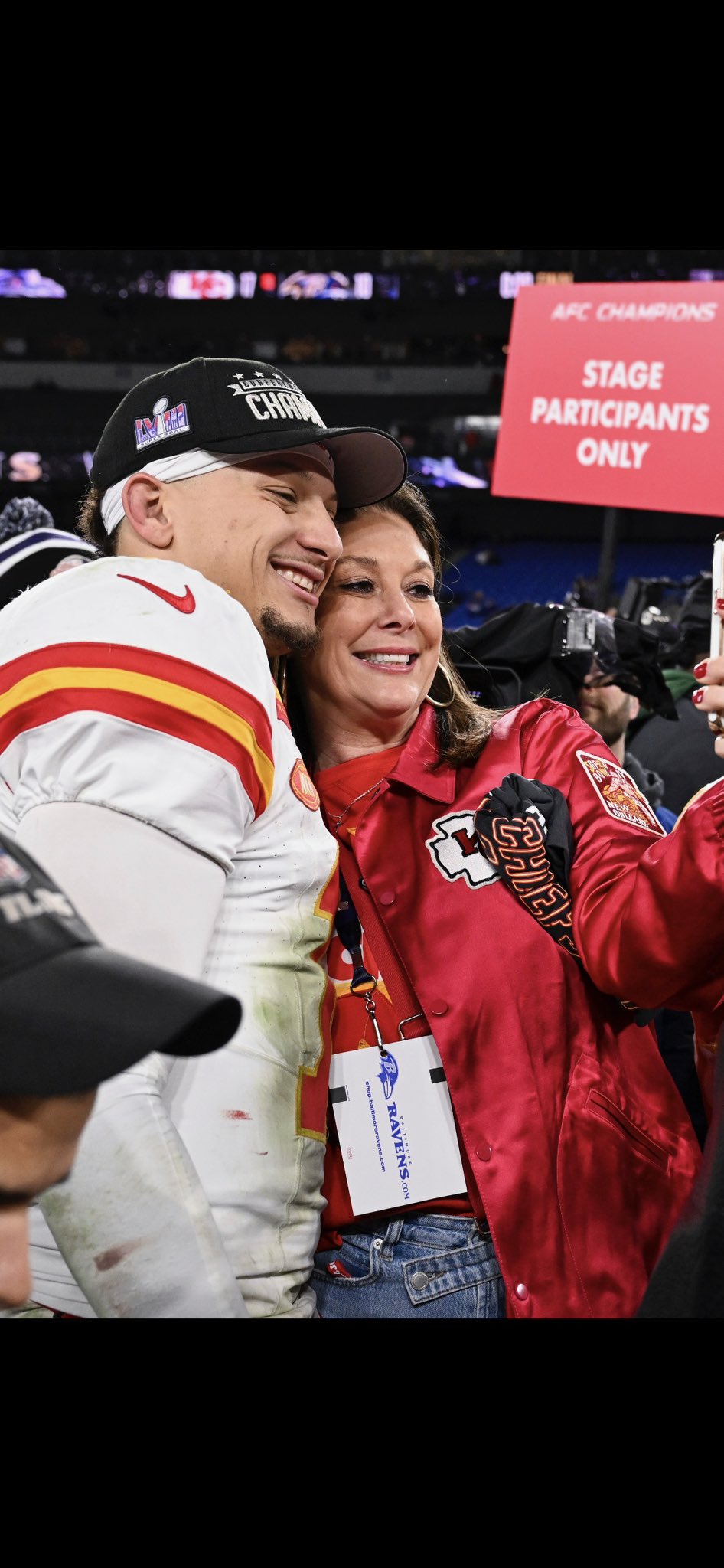 Randi Mahomes, the mother of Patrick Mahomes, sends a strange message following Brittany's incident at the AFC Championship...