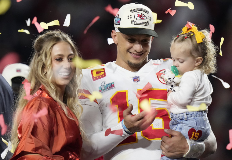 If Not Are Then Who Else Should I Spent All My Annual Salary On? Patrick Mahomes Fired and BLASTS Haters Who Abused Him For Spending Lavishly On His third Daughter’s birthday. Saying : “She’s My Daughter, And I Can Go To Any Length To Makes Up To Her So Haters, GET A LIFE!!