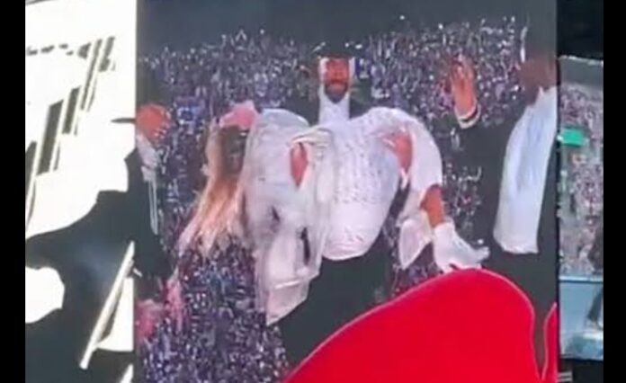 WATCH: Travis Kelce Surprise Taylor Swift on Stage carried her and kissed her on stage